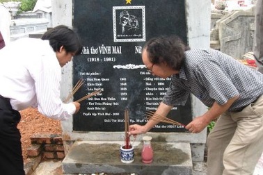 Văn nghệ sĩ Huế viếng mộ thi nhân ngày Tết Nguyên tiêu