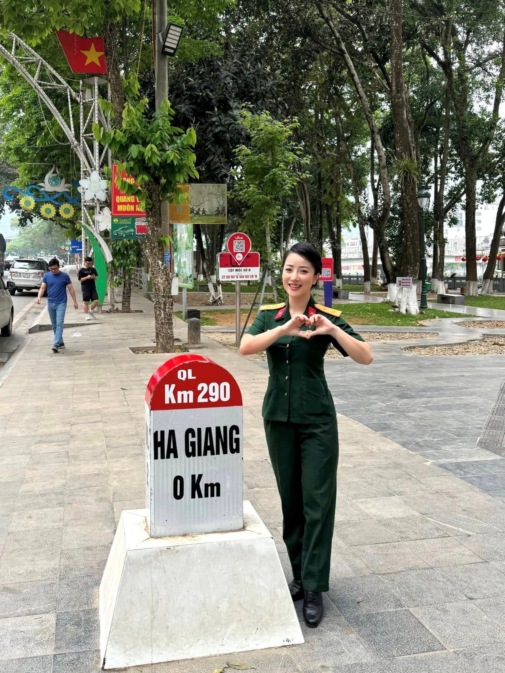 Những bóng hồng nổi bật tại lễ kỷ niệm 70 năm chiến thắng Điện Biên Phủ - 16 Những bóng hồng nổi bật tại lễ kỷ niệm 70 năm chiến thắng Điện Biên Phủ - 16