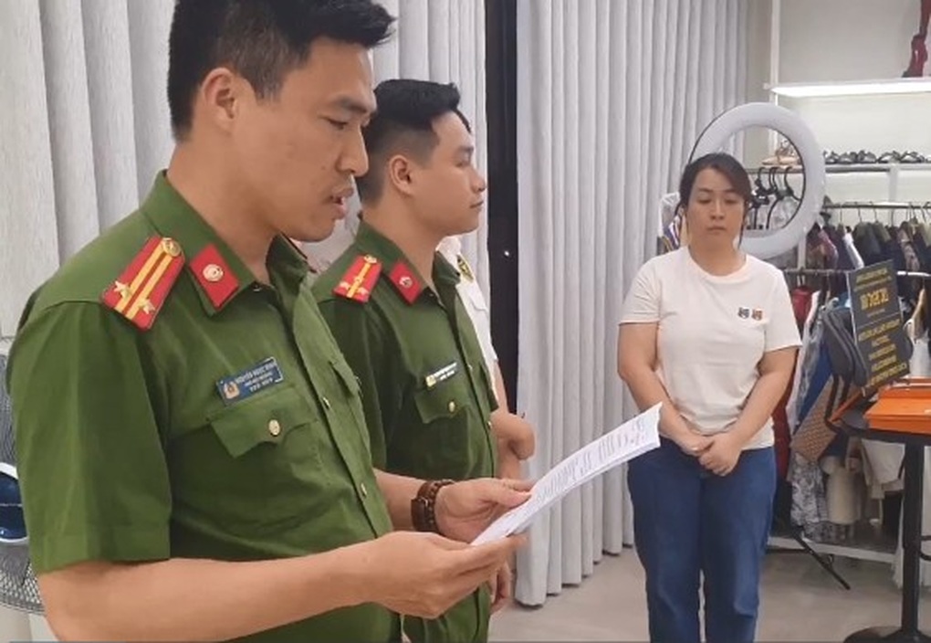 Tạm giữ hình sự đối tượng bán hàng online trốn thuế hàng tỷ đồng ở Hà Nội - 1 Tạm giữ hình sự đối tượng bán hàng online trốn thuế hàng tỷ đồng ở Hà Nội - 1