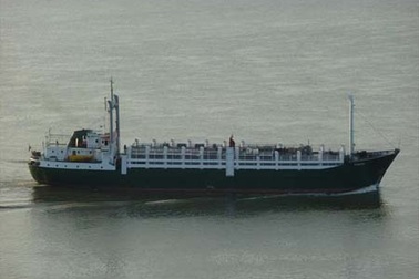 Ý bắt tàu chở 450 người nhập cư bị bỏ trôi dạt giữa biển