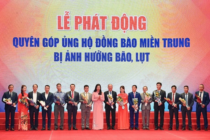 “Bầu Hiển” ủng hộ hơn 8 tỷ đồng tiếp sức đồng bào miền Trung vượt lũ - Ảnh 2.