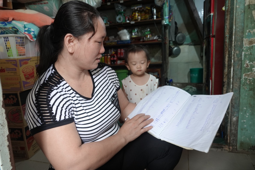 Công nhân bỏ phố về quê, chủ trọ khóc ròng, tiểu thương cũng sạt nghiệp - 1 Công nhân bỏ phố về quê, chủ trọ khóc ròng, tiểu thương cũng sạt nghiệp - 1