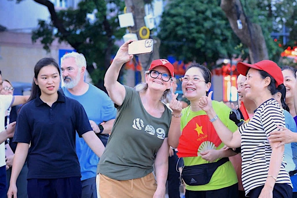 Nữ cảnh vệ kể chuyện "đưa" Toàn quyền Australia đi dạo hồ Hoàn Kiếm