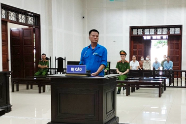 Lĩnh 8 năm tù vì nối điện vào cổng sắt nhà người tình cũ