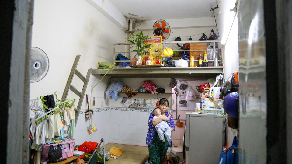 Nữ công nhân xa quê: Lời hứa 10 năm con về đón Tết… vẫn chưa thực hiện - 2 Nữ công nhân xa quê: Lời hứa 10 năm con về đón Tết… vẫn chưa thực hiện - 2