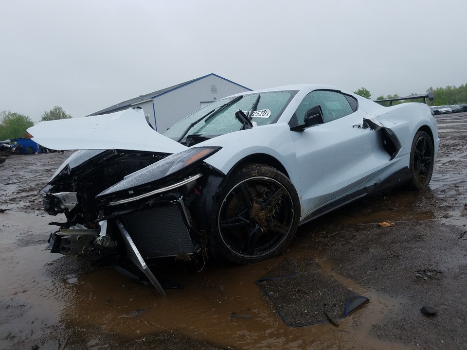 Kì lạ chiếc Corvette rách bươm sau tai nạn được rao bán đắt hơn xe mới - 2 Kì lạ chiếc Corvette rách bươm sau tai nạn được rao bán đắt hơn xe mới - 2
