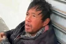 Từng được săn đón, thiên tài vật lý thành ăn xin, sống không nhà cửa vợ con