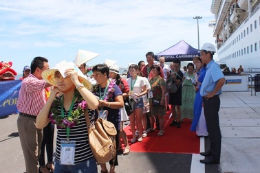 Cảng quốc tế Cam Ranh lần đầu đón du thuyền “khủng” ghé thăm