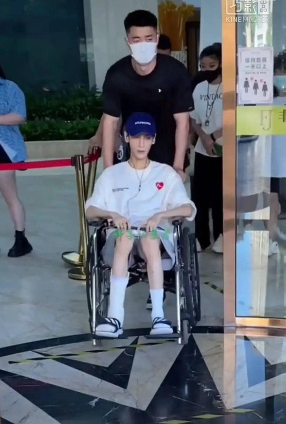 La Vân Hi nhập viện cấp cứu vì cú đấm quá nhập vai của bạn diễn  - 3