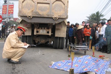 Một học sinh bị xe tải tông chết