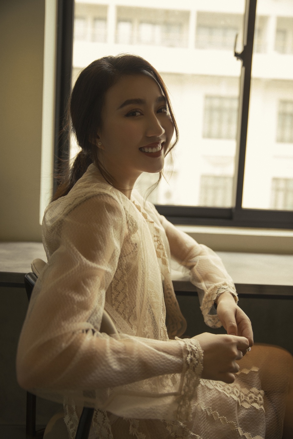 Huỳnh Hồng Loan: “Những vai diễn đẫm nước mắt vì tình đã vận vào đời tôi” - 6 Huỳnh Hồng Loan: “Những vai diễn đẫm nước mắt vì tình đã vận vào đời tôi” - 6