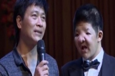 Triệu khán giả rơi nước mắt khi con trai Quốc Tuấn nhắn nhủ cha sau 15 năm bạo bệnh