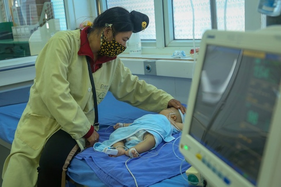 Họp hội đồng chuyên môn tìm nguyên nhân 2 trẻ tử vong sau tiêm vắc xin - 1 Họp hội đồng chuyên môn tìm nguyên nhân 2 trẻ tử vong sau tiêm vắc xin - 1