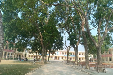 “Giật mình” với 30 khoản thu của một trường làng