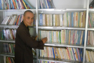 Thư viện sách nơi cửa Phật