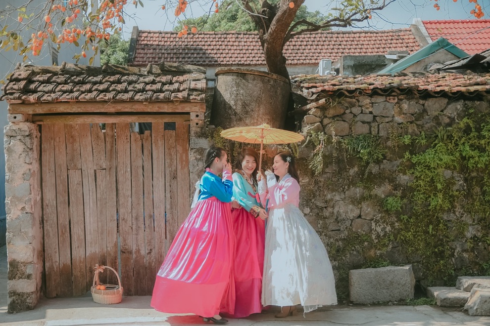 Tranh luận về việc mượn cảnh đẹp Việt chụp ảnh mặc hanbok, kimono - 2 Tranh luận về việc mượn cảnh đẹp Việt chụp ảnh mặc hanbok, kimono - 2