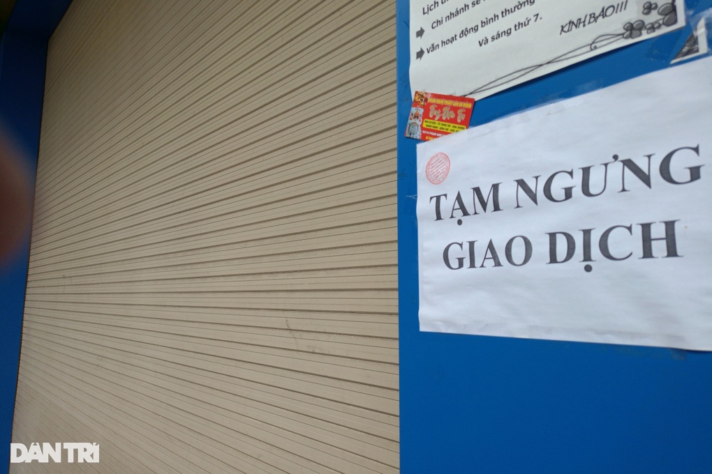 2 cửa hàng vàng SJC tại Đà Nẵng đóng cửa, dán bảng tạm ngưng giao dịch - 2 2 cửa hàng vàng SJC tại Đà Nẵng đóng cửa, dán bảng tạm ngưng giao dịch - 2