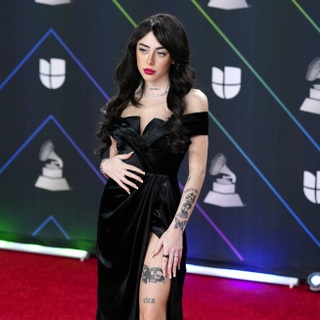 Sắc vóc nữ rapper nóng bỏng bị chỉ trích khiến Yamal sa sút phong độ - 8