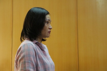 Hai vợ chồng "đóng kịch" lừa cha nuôi hàng chục tỉ đồng