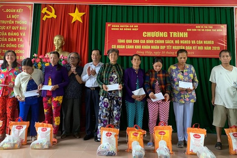 Báo Dân trí mang tết “ấm” đến các hoàn cảnh khó khăn ở Cần Thơ