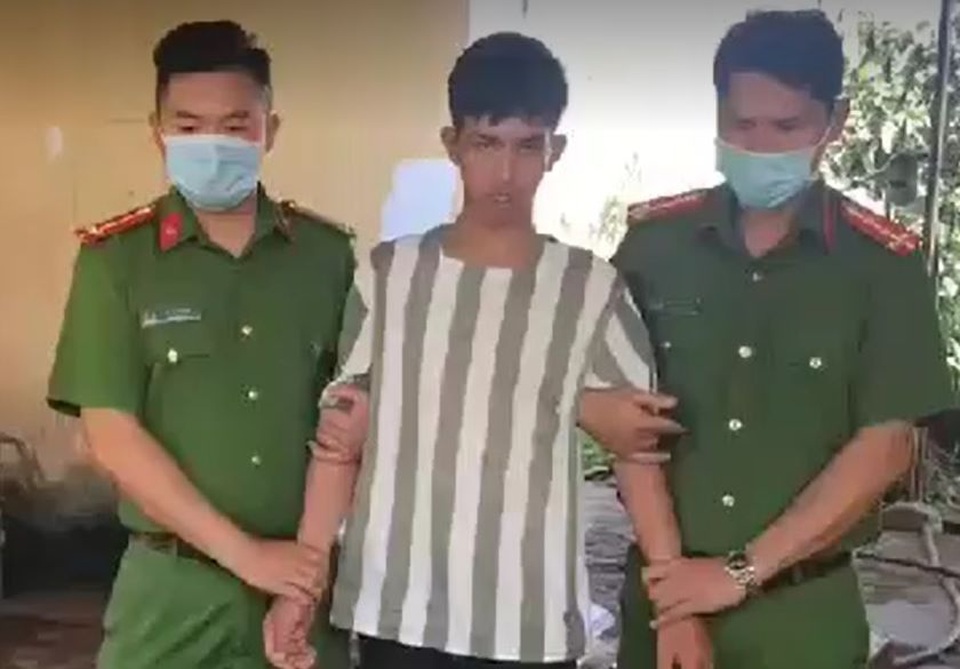 Về quê ăn Tết, đối tượng trốn truy nã bị tóm gọn - 1 Về quê ăn Tết, đối tượng trốn truy nã bị tóm gọn - 1