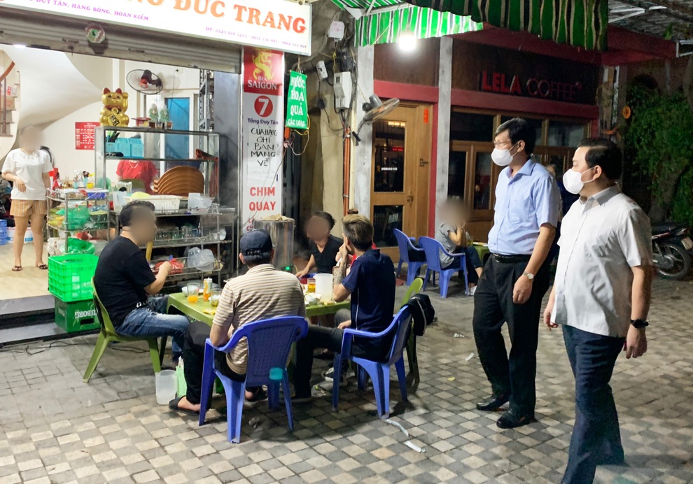 Phó Chủ tịch Hà Nội bắt tại trận nhiều nhà hàng đón khách sau 21h - 1 Phó Chủ tịch Hà Nội bắt tại trận nhiều nhà hàng đón khách sau 21h - 1