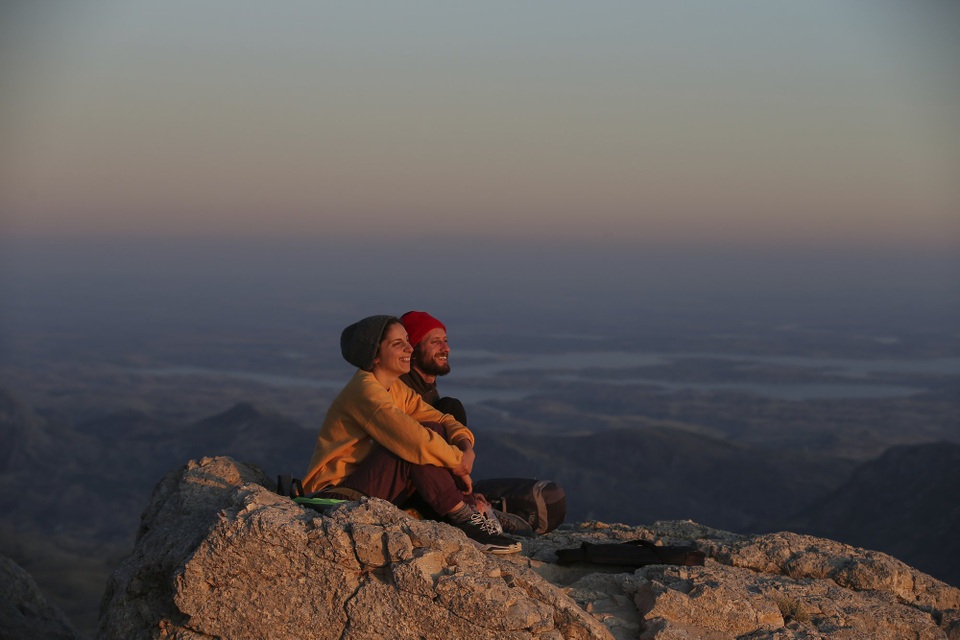 Hoàng hôn kỳ diệu trên những tượng đầu đá khổng lồ - 2