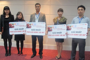 Techcombank trao giải thưởng chương trình "Quẹt thẻ giáng sinh, lung linh quà tặng" 