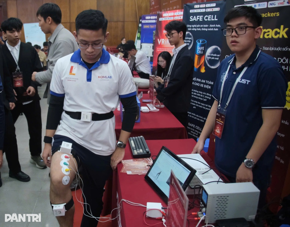 Sinh viên sáng chế hệ thống hỗ trợ phục hồi đột quỵ - 3 Sinh viên sáng chế hệ thống hỗ trợ phục hồi đột quỵ - 3