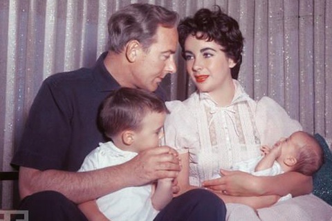 Bà mẹ ngọt ngào Elizabeth Taylor 
