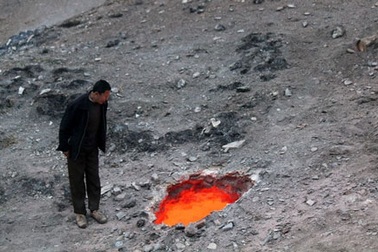 Cận cảnh "miệng núi lửa" mới được phát hiện ở Trung Quốc