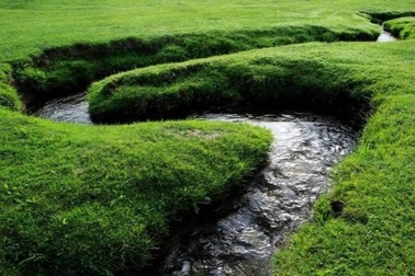 Dòng sông hẹp nhất thế giới, đi từ bờ này sang bờ kia bằng một bước chân