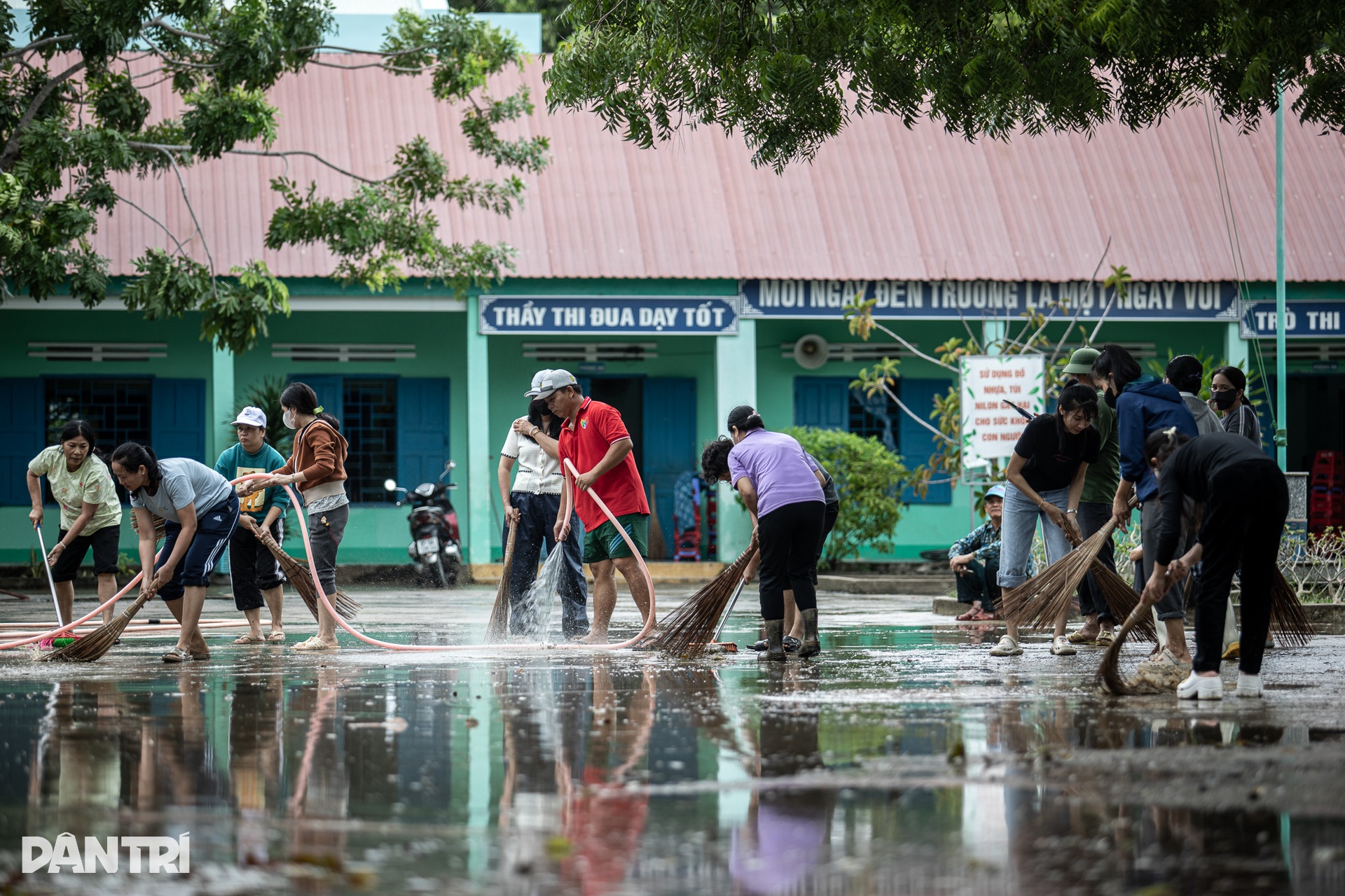 Cuộc sống hai không của người dân Phan Rang trong ngày thứ 5 chống lũ - 14