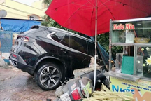 Ô tô tông liên hoàn ở TPHCM, một cô gái tử vong