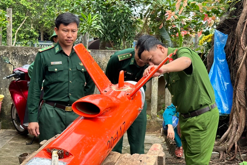 Vật giống máy bay không người lái có chữ Trung Quốc trôi ở biển Quảng Ngãi - 3 Vật giống máy bay không người lái có chữ Trung Quốc trôi ở biển Quảng Ngãi - 3