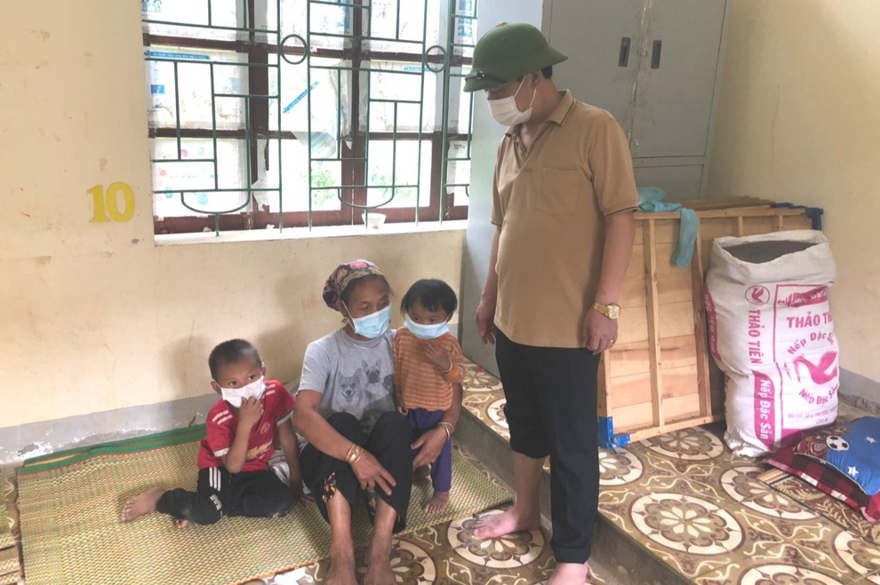 Mưa lớn gây sạt lở ở huyện biên giới, di dời khẩn cấp dân đến nơi an toàn - 8 Mưa lớn gây sạt lở ở huyện biên giới, di dời khẩn cấp dân đến nơi an toàn - 8