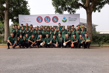 Nhân viên khách sạn Mường Thanh cùng tham gia chiến dịch làm sạch môi trường