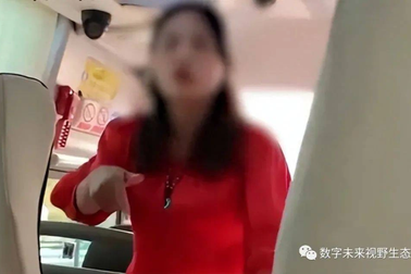 Hướng dẫn viên Trung Quốc mắng khách cả tiếng vì không chịu mua sắm