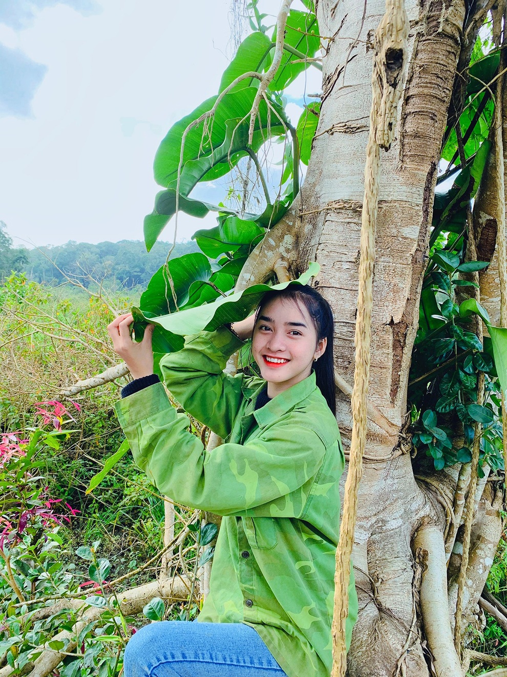 Sơn nữ Bana 17 tuổi hút triệu view với những clip lên nương làm rẫy - 2 Sơn nữ Bana 17 tuổi hút triệu view với những clip lên nương làm rẫy - 2
