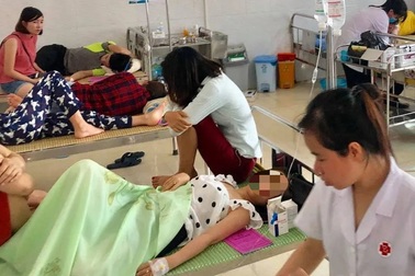 Ngộ độc thực phẩm ở khu du lịch, hàng chục người nhập viện