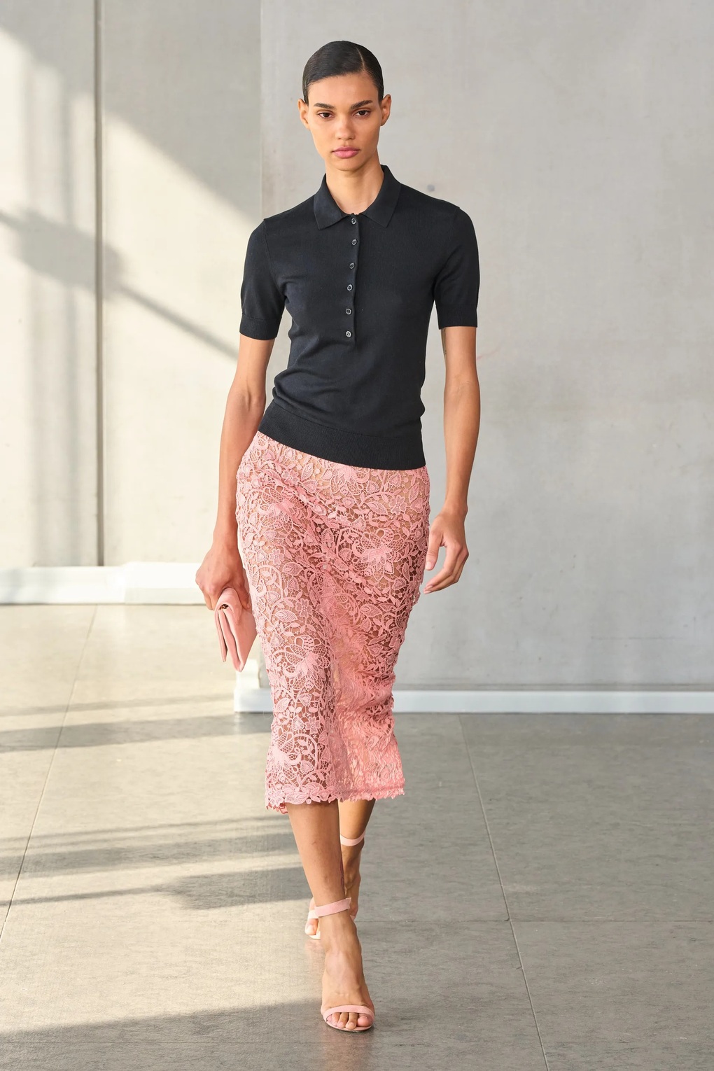 Bí kíp giúp phụ nữ mặc đẹp và quyến rũ với váy xuyên thấu - 2 Bí kíp giúp phụ nữ mặc đẹp và quyến rũ với váy xuyên thấu - 2