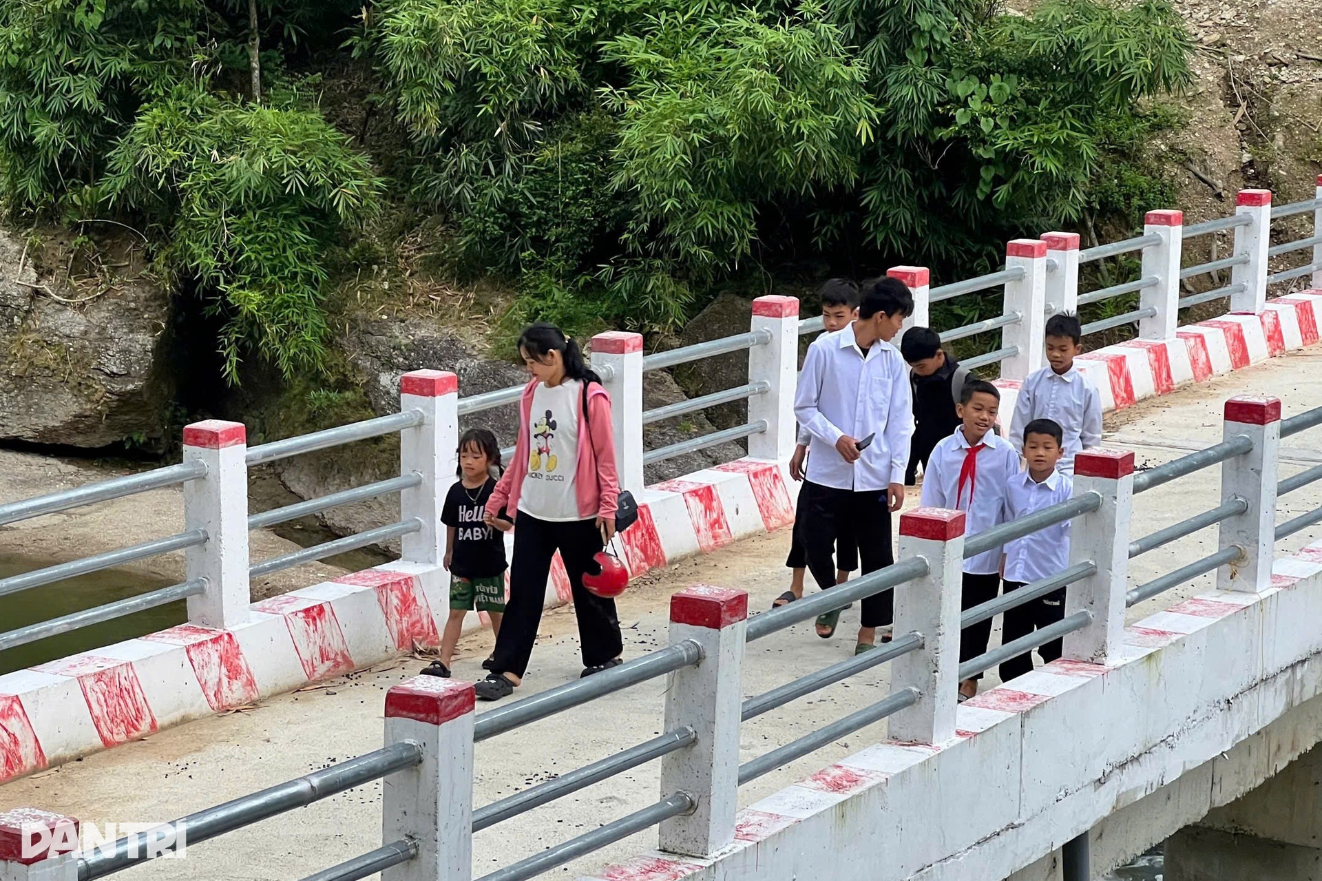 Không khí hơn 26 triệu học sinh toàn quốc hân hoan khai giảng năm học mới - 7 Không khí hơn 26 triệu học sinh toàn quốc hân hoan khai giảng năm học mới - 7