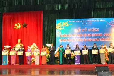 Đà Nẵng vinh danh 20 cá nhân “Tỏa sáng blouse trắng”