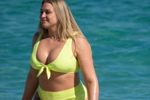 Siêu mẫu Iskra Lawrence sinh con đầu lòng