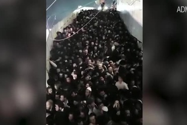 Hàng nghìn người chen chúc tại lễ hội ở Israel