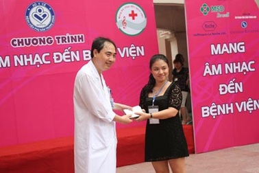 Các sao rủ nhau tới... bệnh viện phụ sản