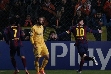 Messi lập hattrick, Barcelona đại thắng Apoel