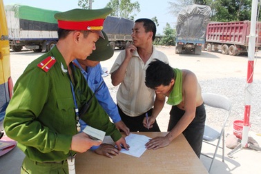 Xử phạt lái xe chở quá tải gần 170%, “xé rào” vượt trạm cân