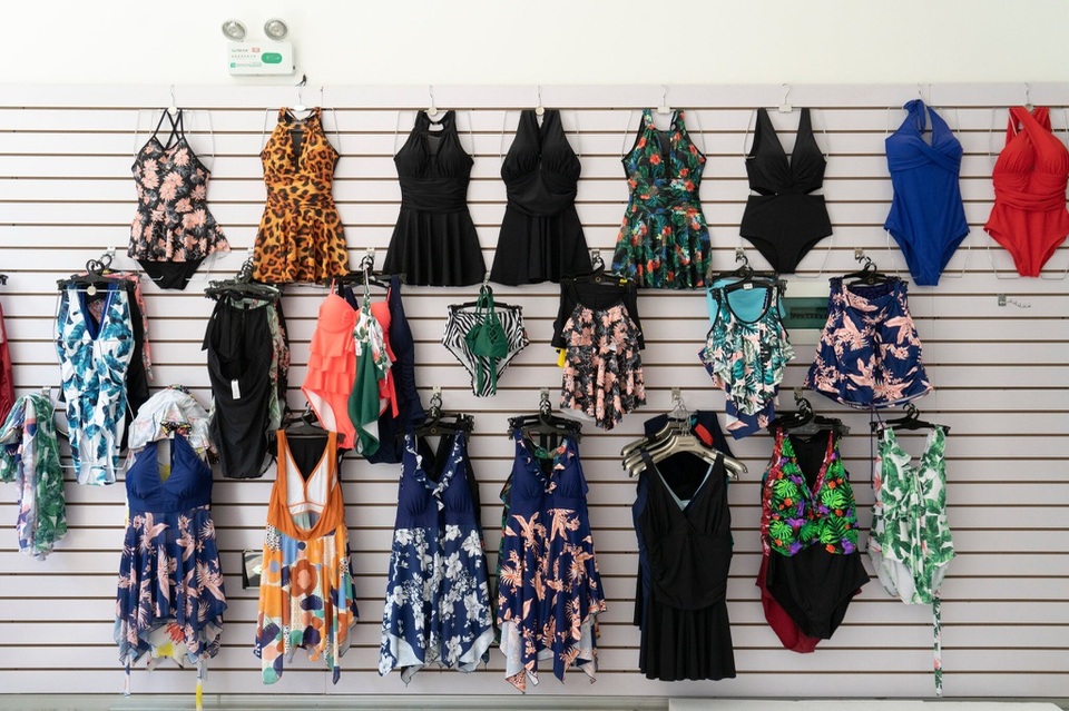 Một mùa hè “ế ẩm” của thủ phủ đồ bơi Trung Quốc - 1