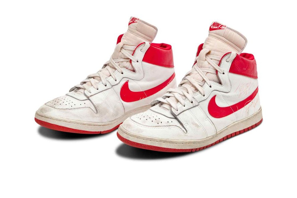 Ai chi 1,47 triệu USD mua đôi giày của huyền thoại bóng rổ Michael Jordan? - 1 Ai chi 1,47 triệu USD mua đôi giày của huyền thoại bóng rổ Michael Jordan? - 1